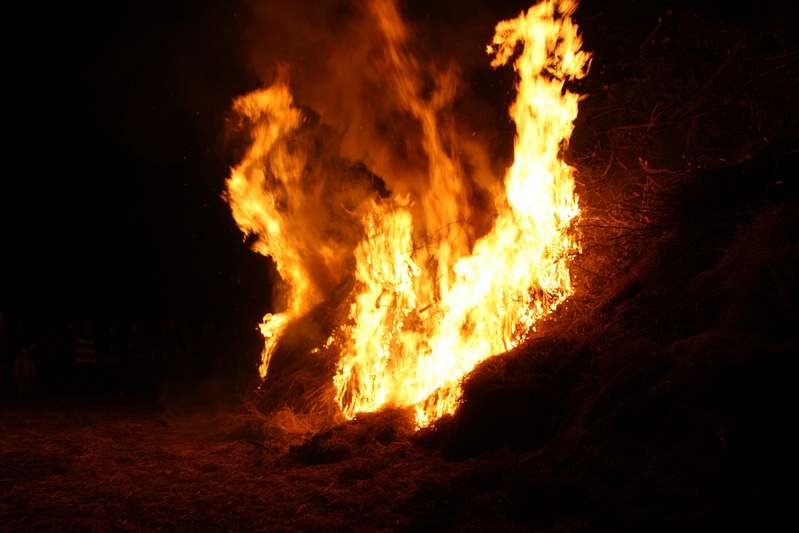 Feuer beginnt