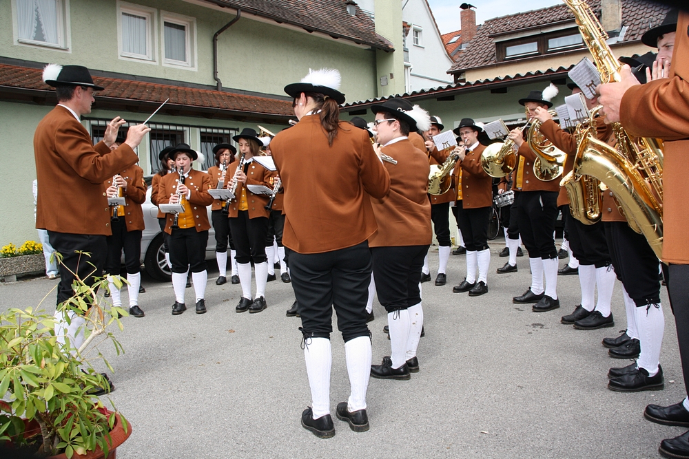 Blutfreitag: berall spielen Kapellen